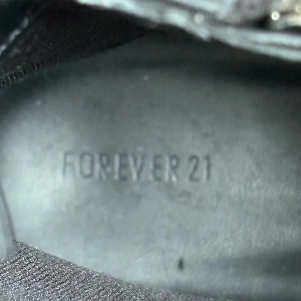 Forever 21 Black Platform Ankle Boots with Side Zip Size US Women 9 / EUR 40